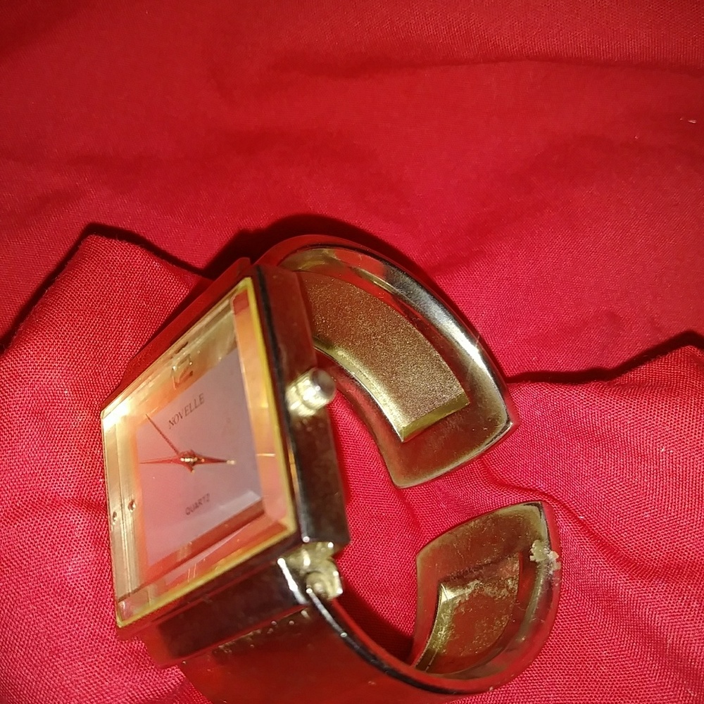Novelle watch